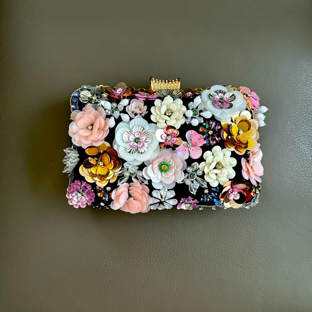Clutch With Flowers